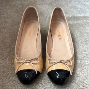 CHANEL Two-Tone Beige and Black Short Heels